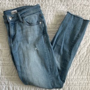 m1858 Light Wash Cropped Skinny Jean